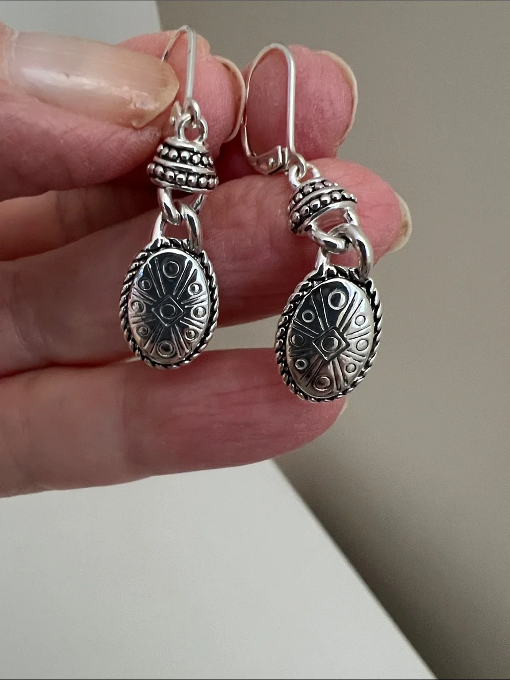 Vintage detailed oval